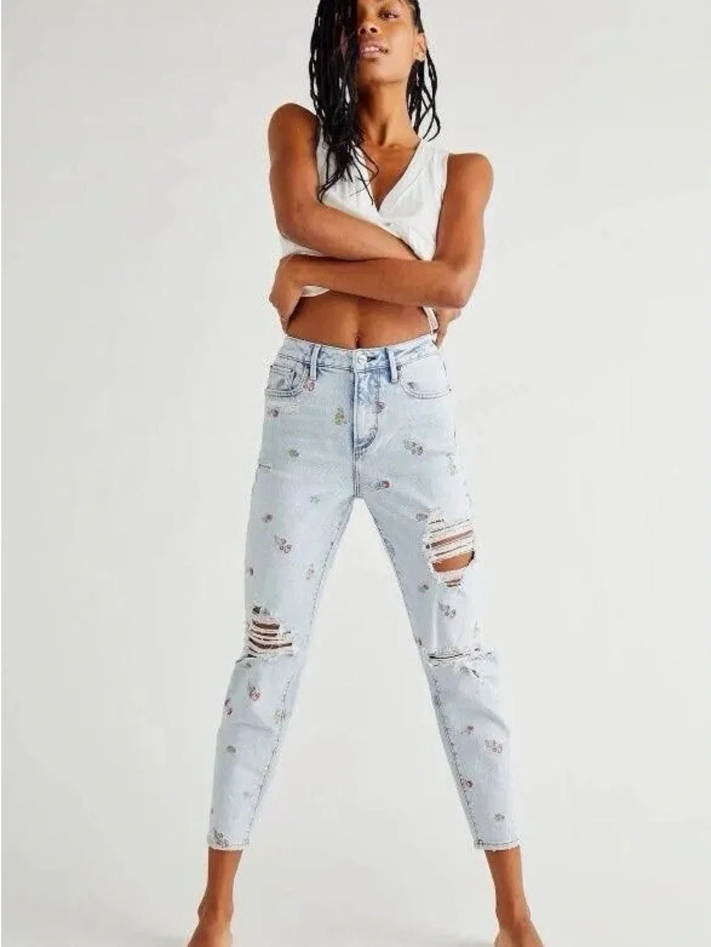 Driftwood   x Free People embroidered jeans featuring a light wash SZ 25